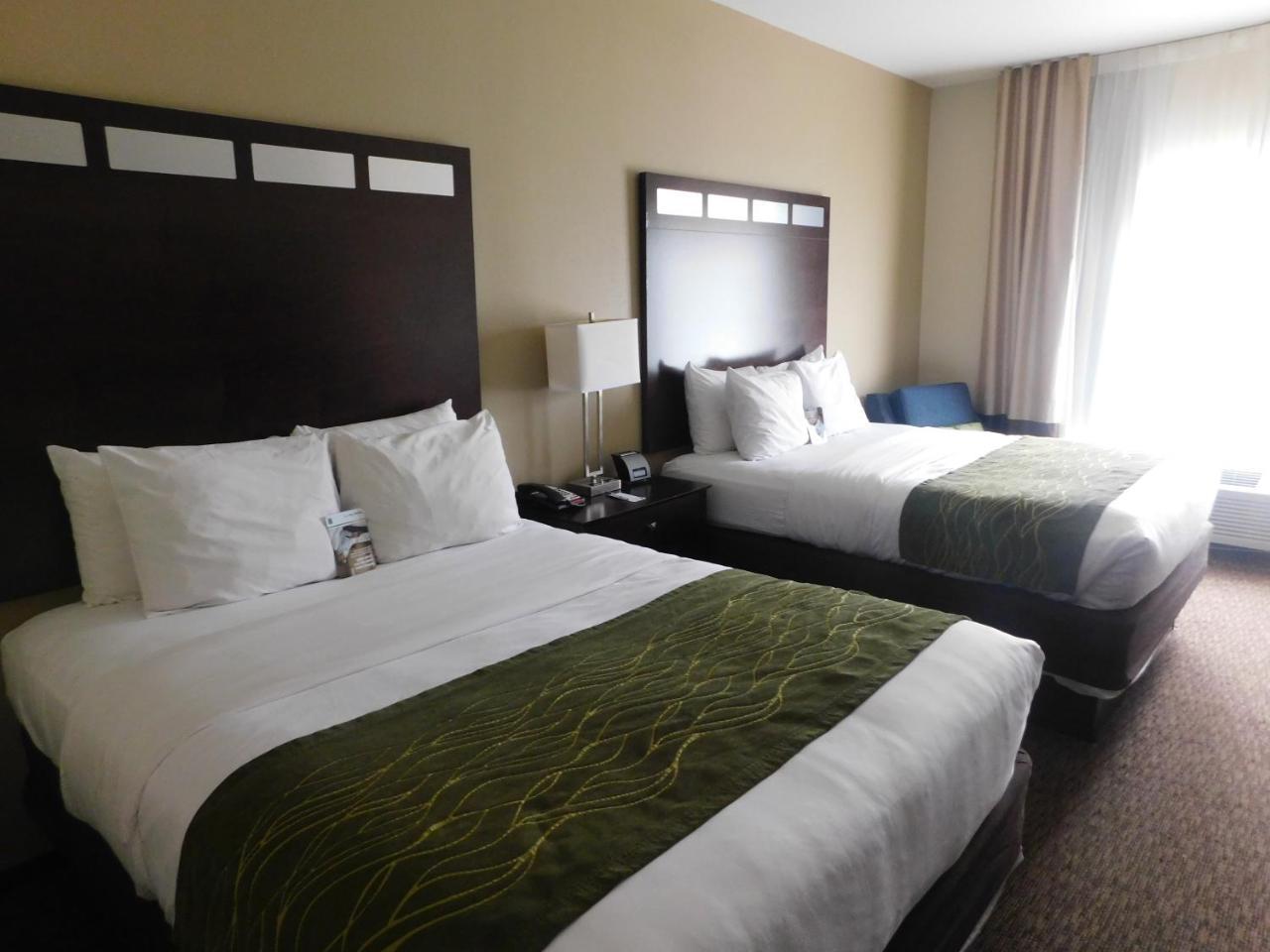 Comfort Inn St. Clairsville Екстериор снимка